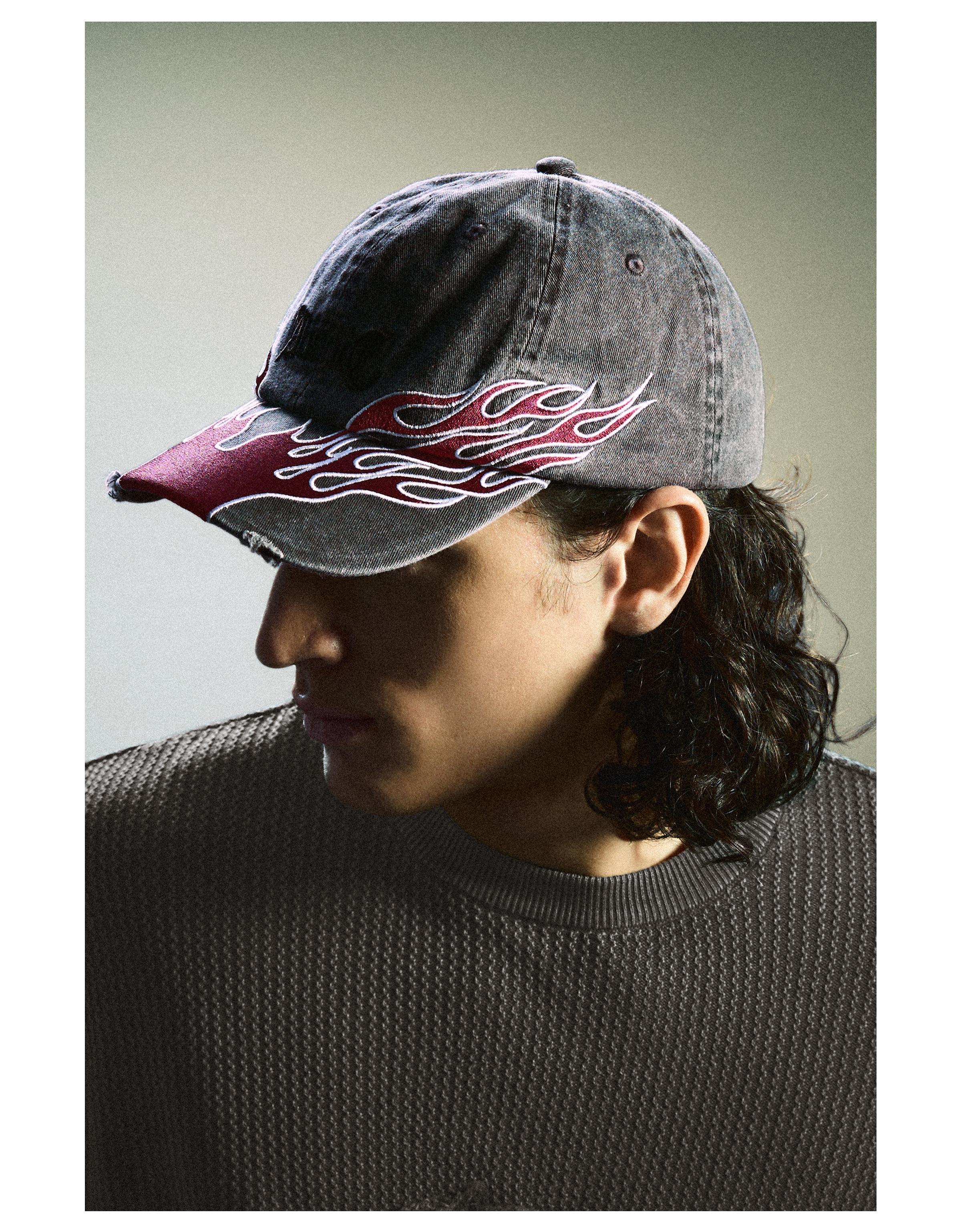 Washed-effect embroidered cap — Black
