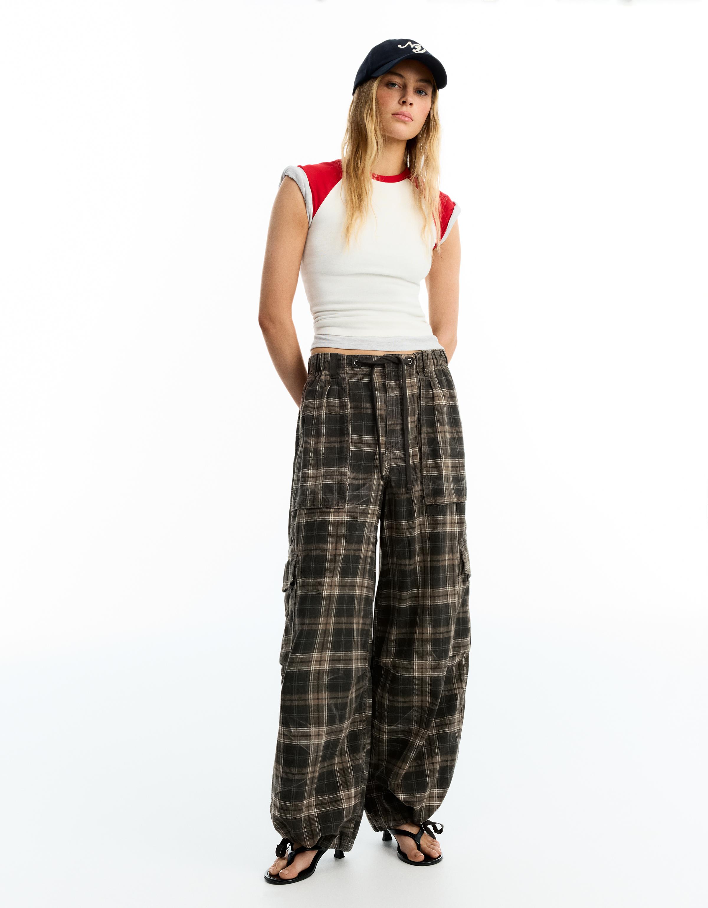 Bershka Pantalón Cargo Parachute Mujer L Marrón