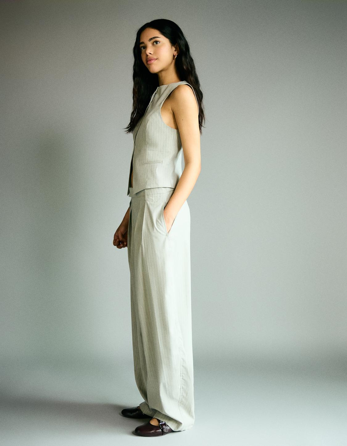 Tailored fit vest and trousers set