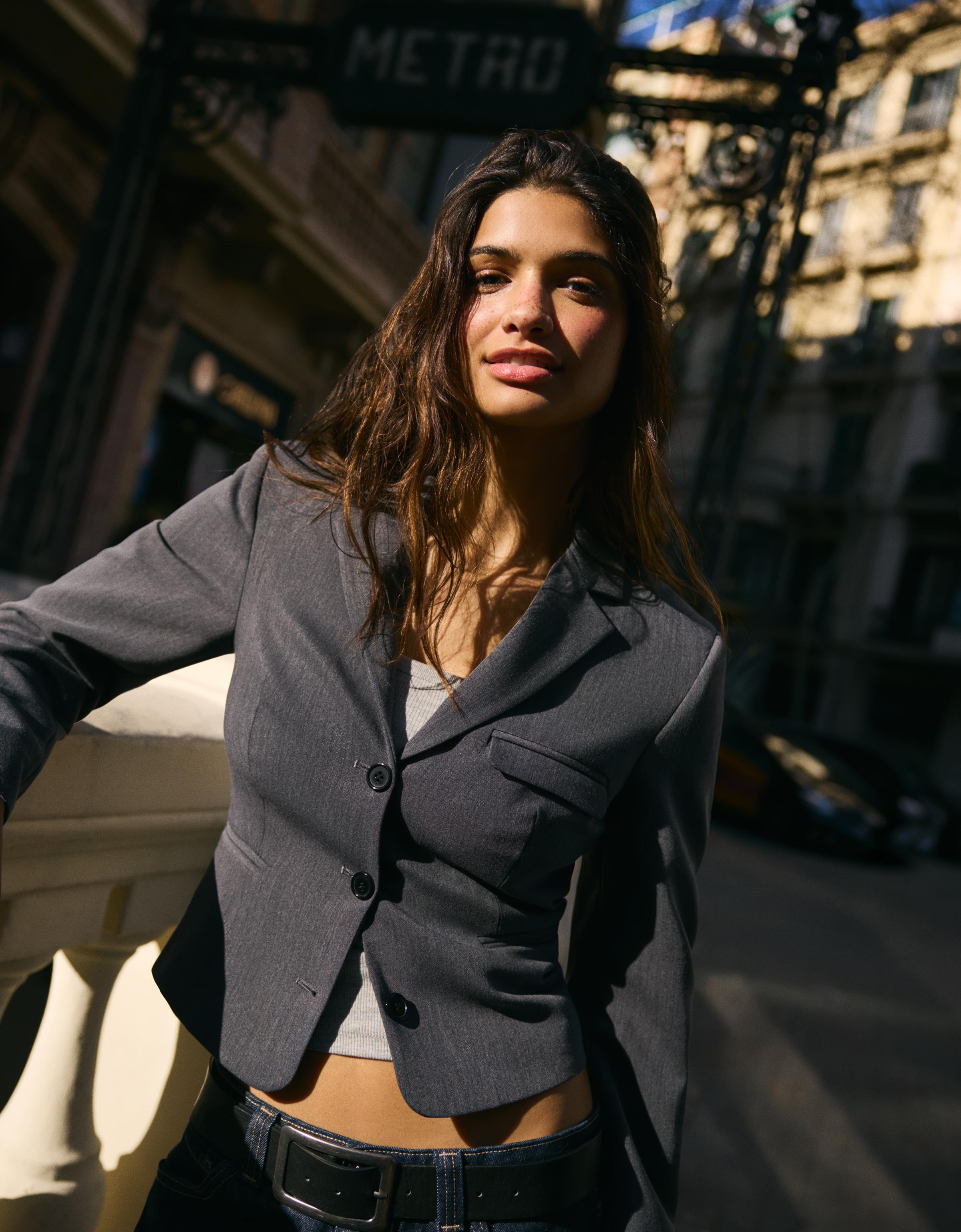 Kurzer Blazer - Jacken und Trenchcoats - Damen | Bershka