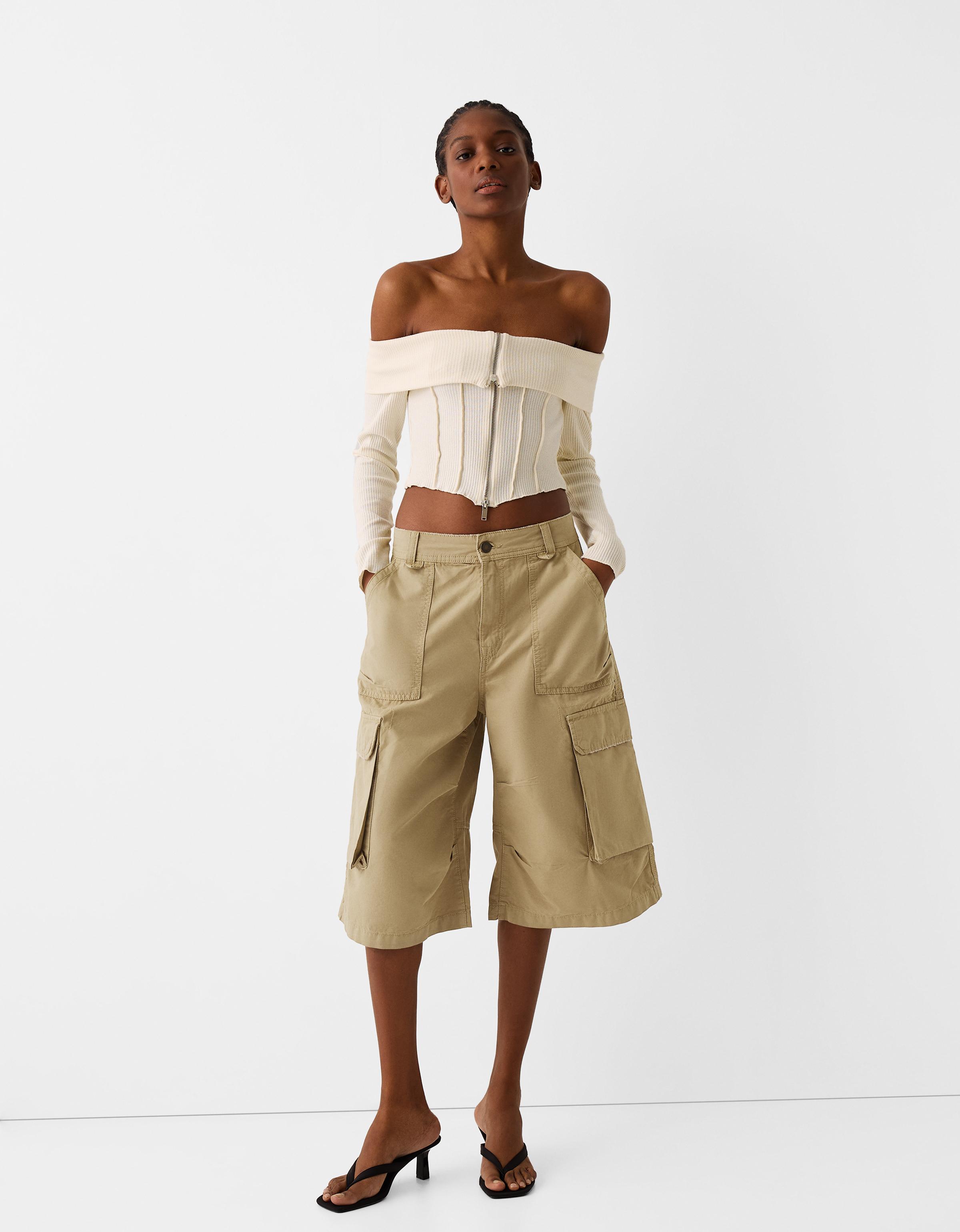 Voluminous multipocket cargo Bermuda shorts - Women | Bershka