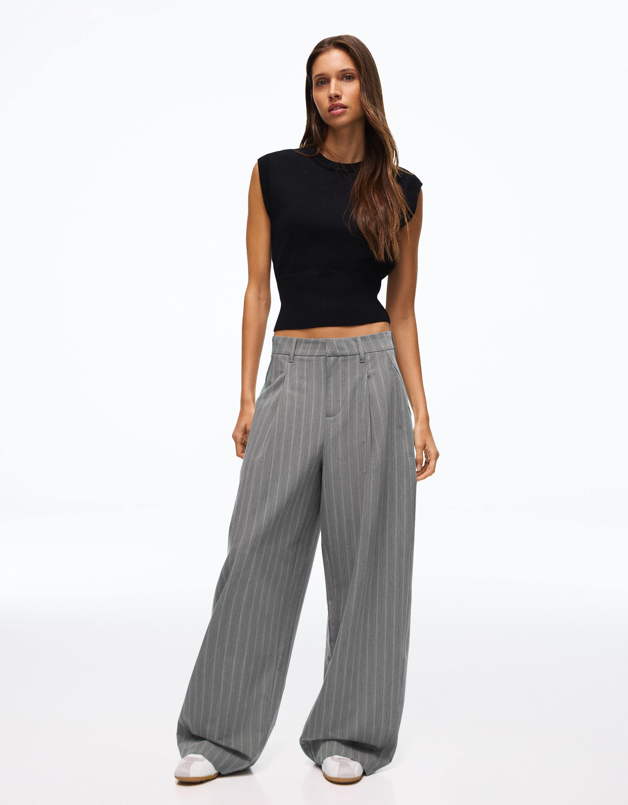 Striped pleated trousers — Grey