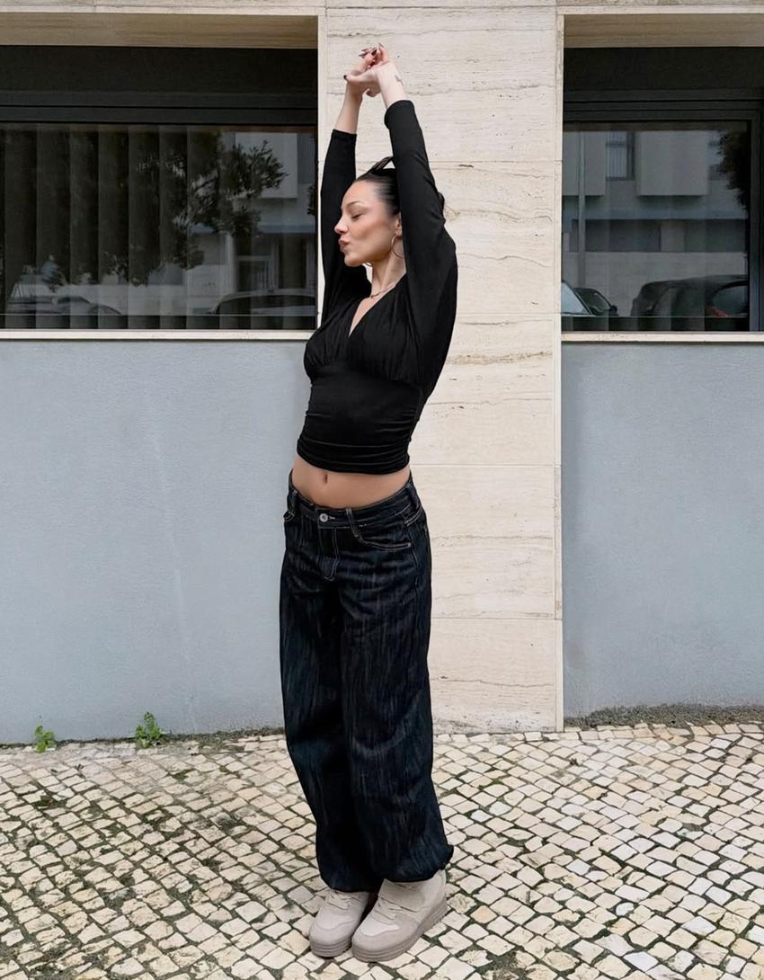 T-shirt de manga comprida com franzidos-Preto