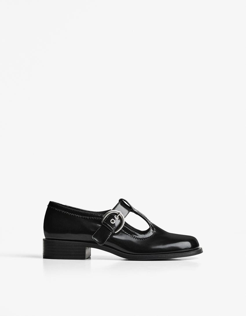 Shoes with buckled strap-BLACK