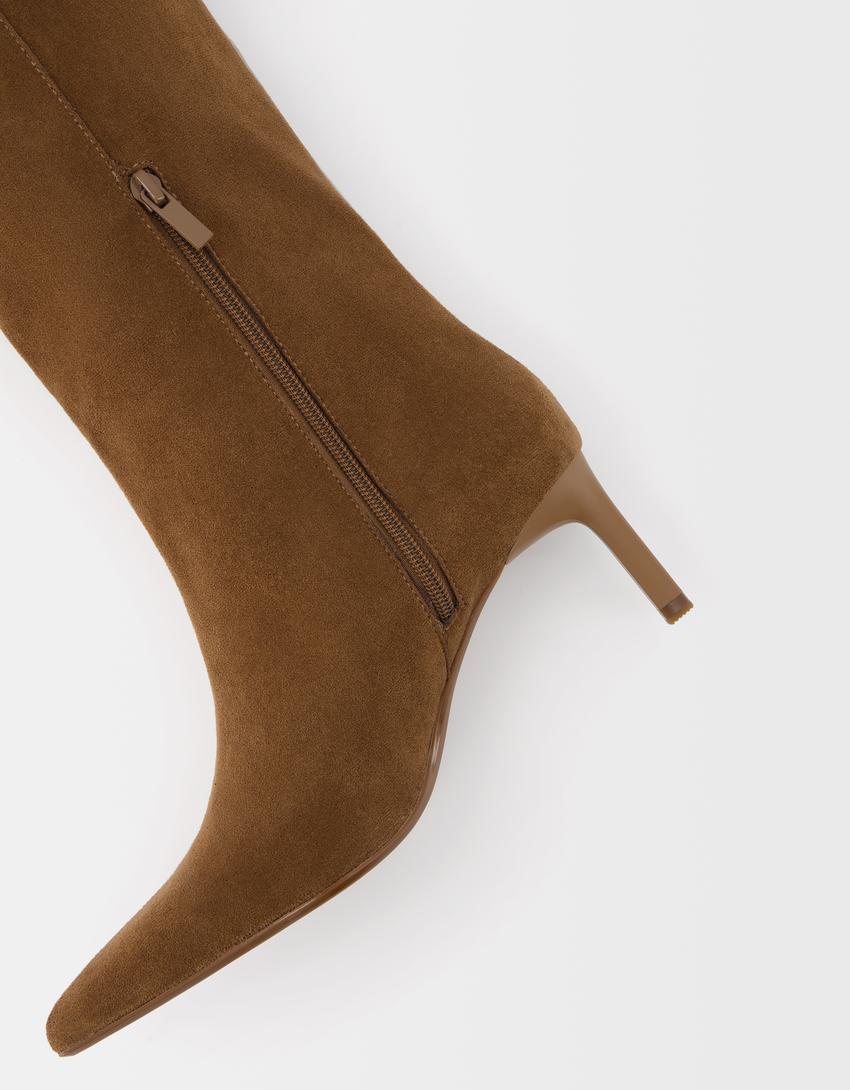 Split suede kitten heel boots - Women | Bershka