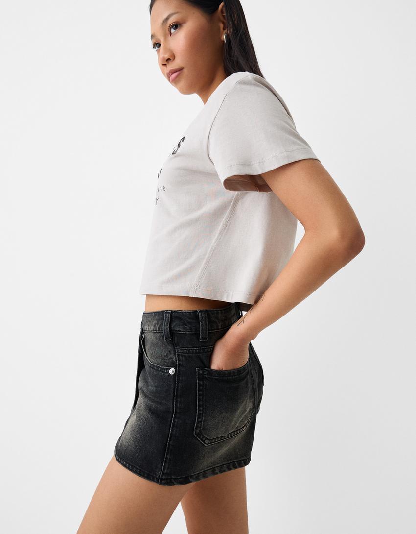 تيشرت قصير بأكمام قصيرة وطبعة-رمادي-5