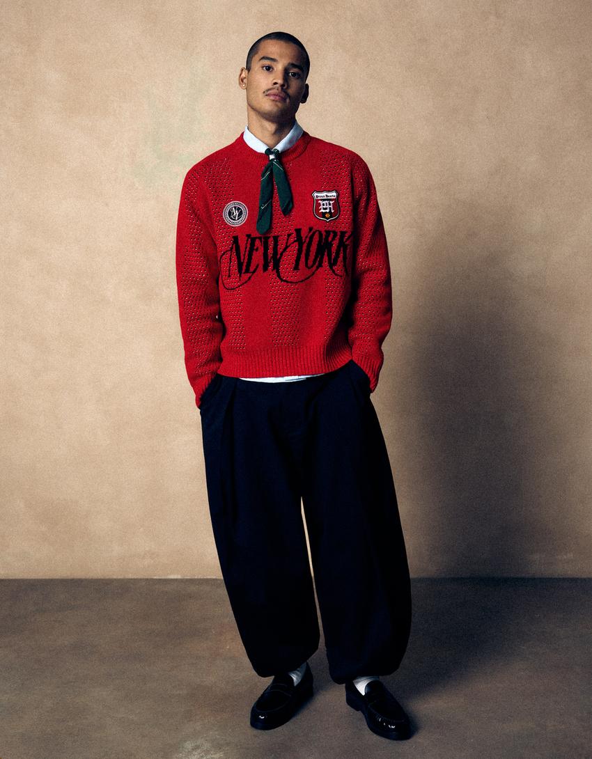 Mesh-Pullover mit Rundausschnitt und Aufnäher-Rot
