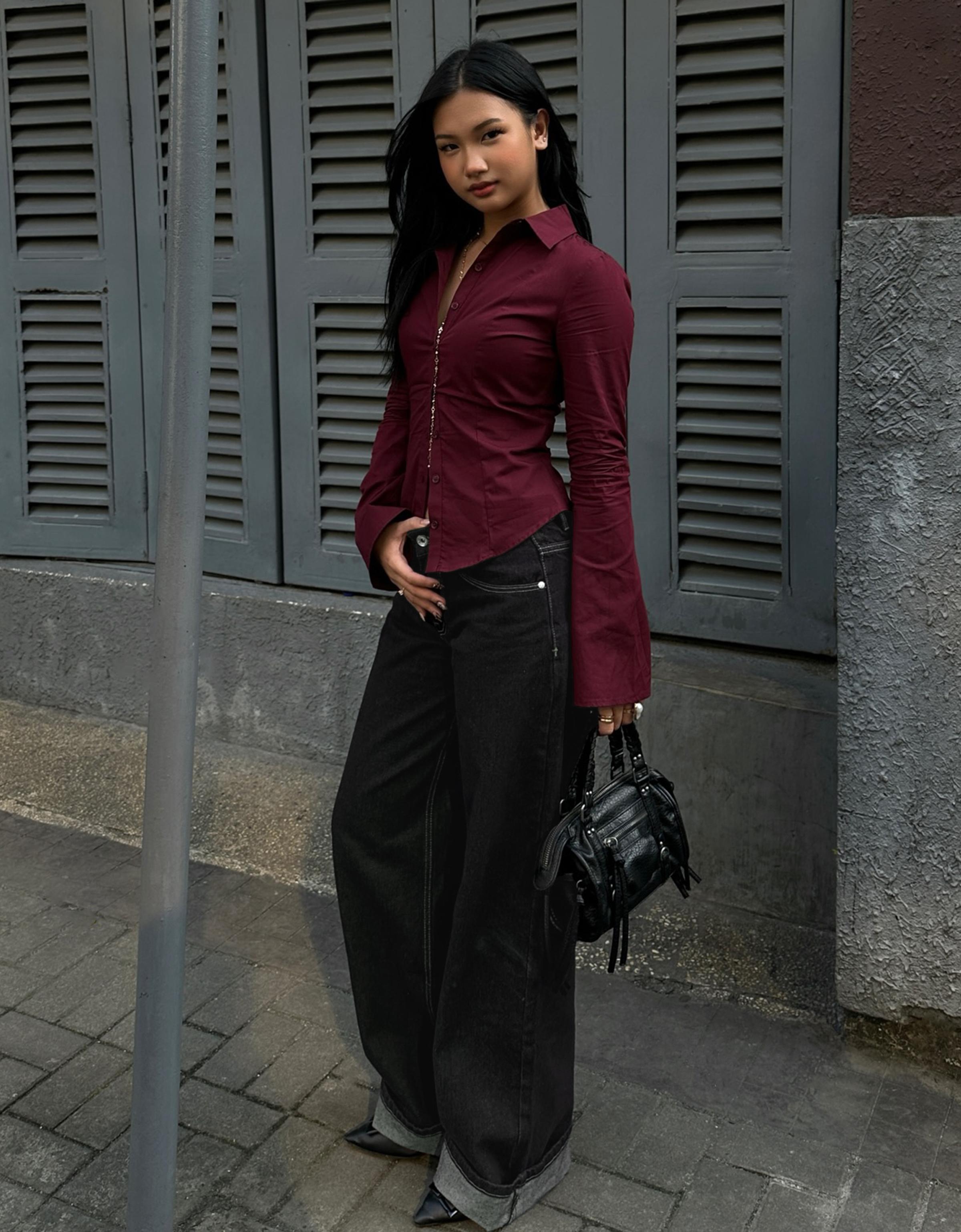 Bershka Figurbetontes Hemd Mit Ärmeln Im Schlaghosen-Stil Damen L Granatrot