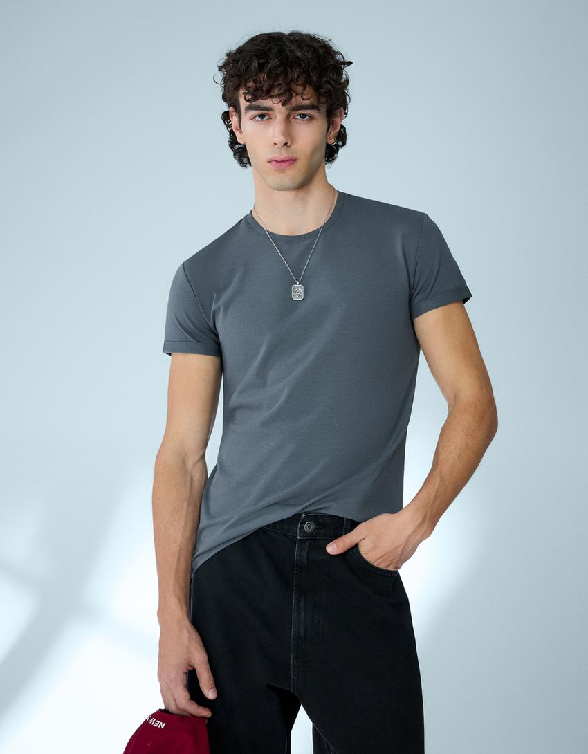 T-Shirt mit umgeschlagenen Ärmeln-Grau