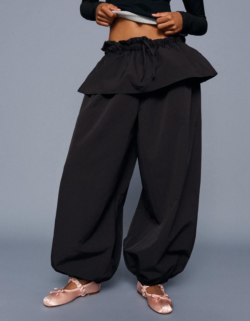 Peplum detaylı teknik pantolon-Siyah