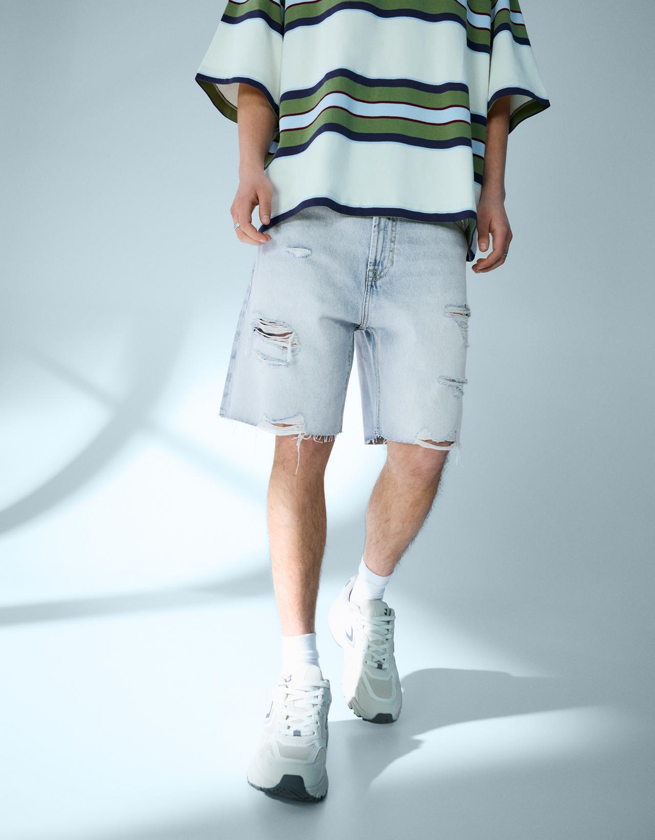 Ripped denim Bermuda shorts — Light blue