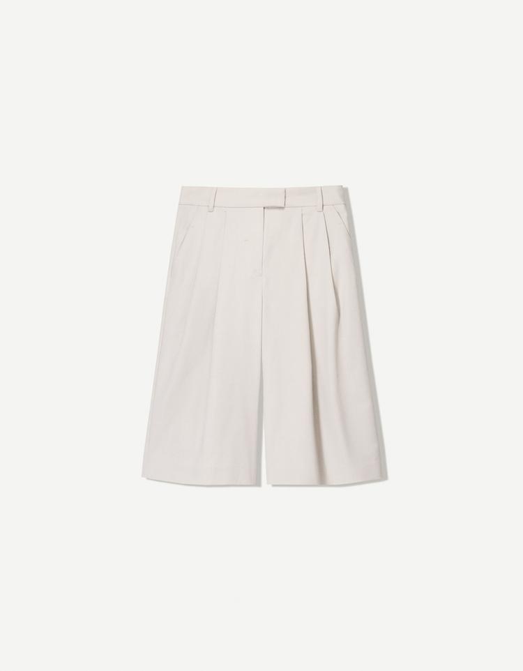 Voluminous Bermuda shorts