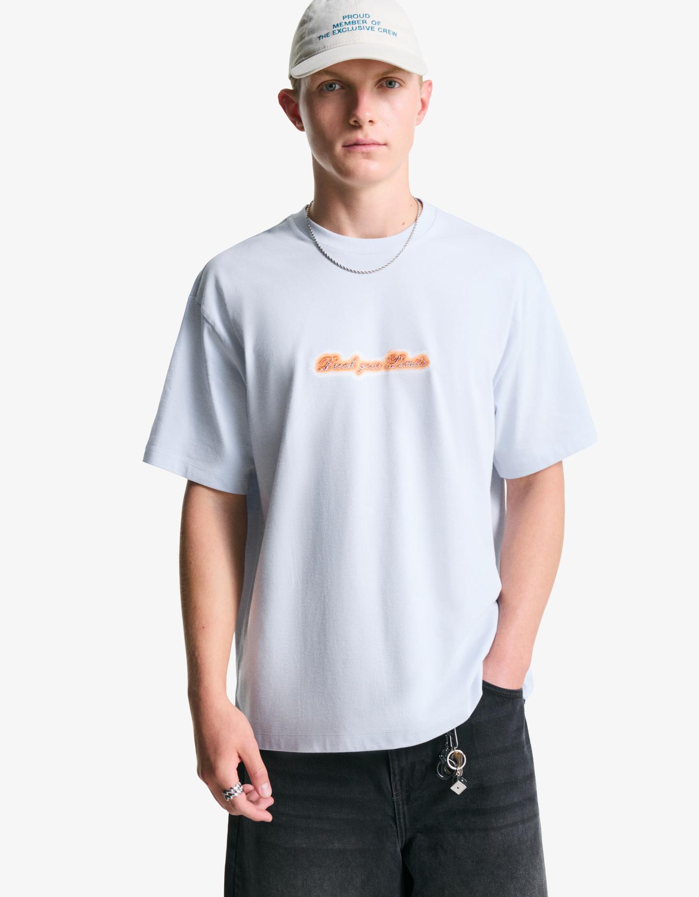 Bershka koszulka z krótkim rękawem i nadrukiem fioletowy