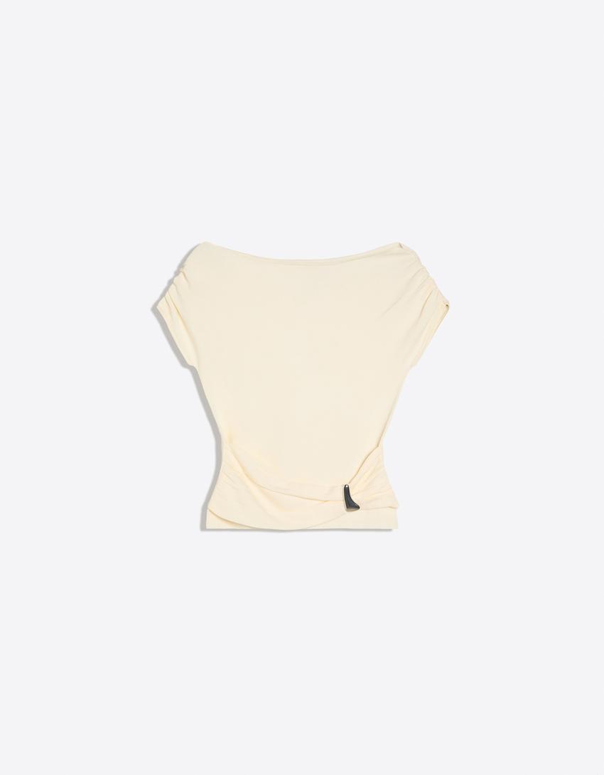 Camiseta asimétrica cinturón-Crudo