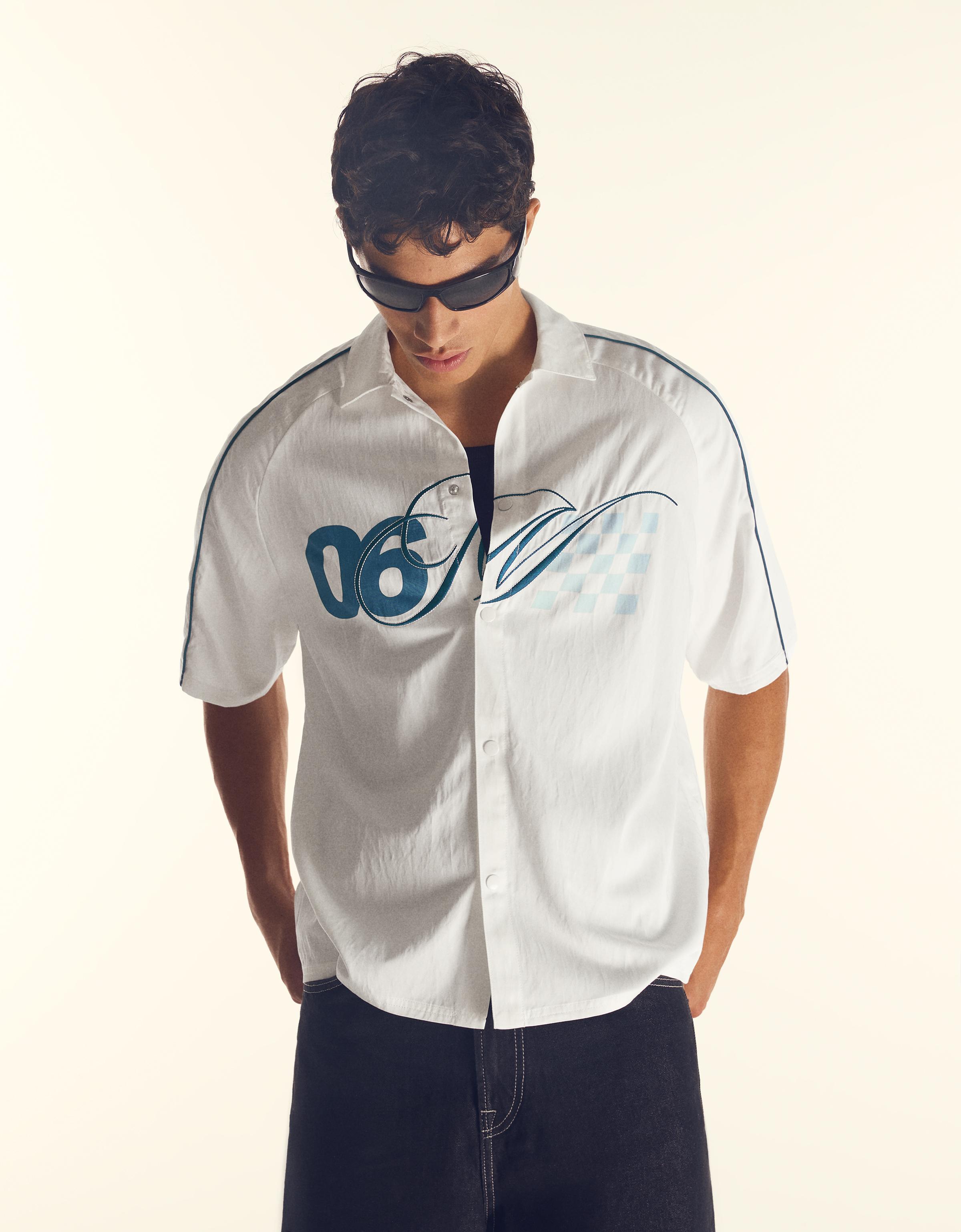 Bershka Camisa Manga Corta Racing Hombre Blanco