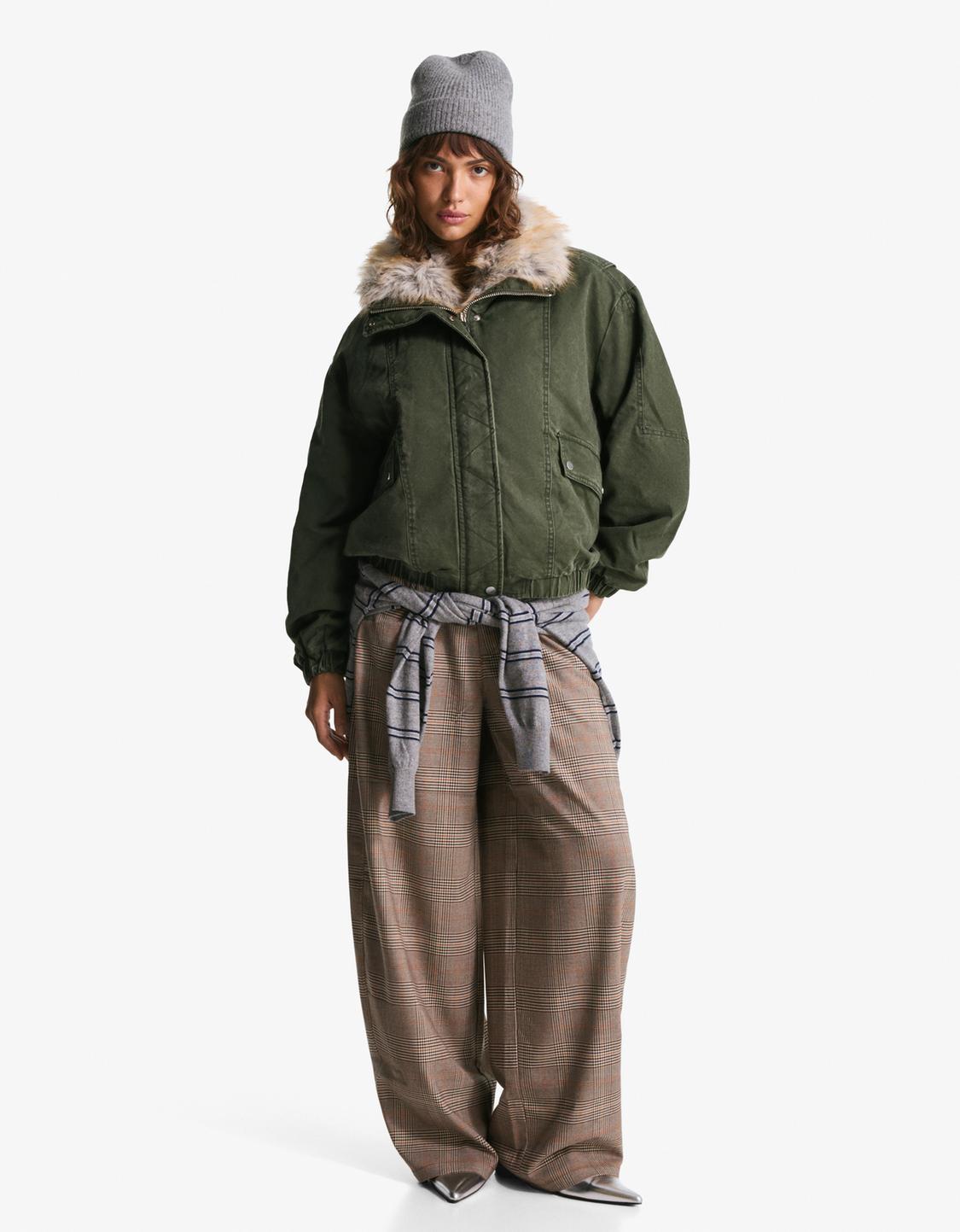 Jacke mit Kunstfellkragen