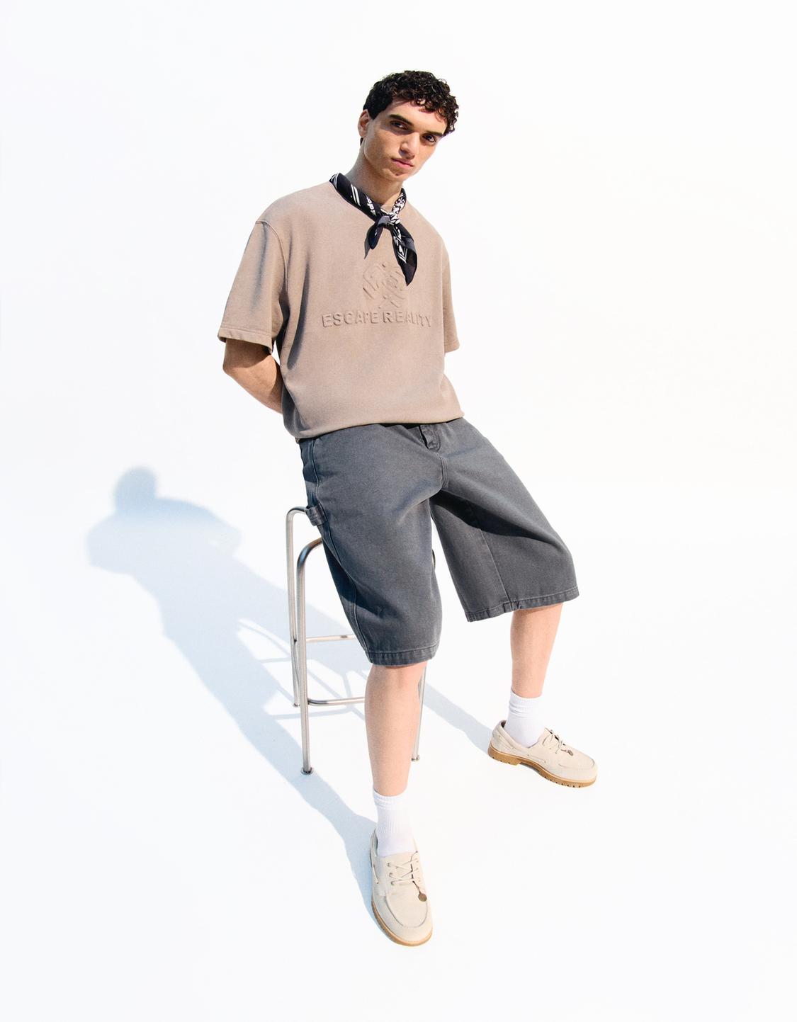 Embroidered plush short sleeve T-shirt