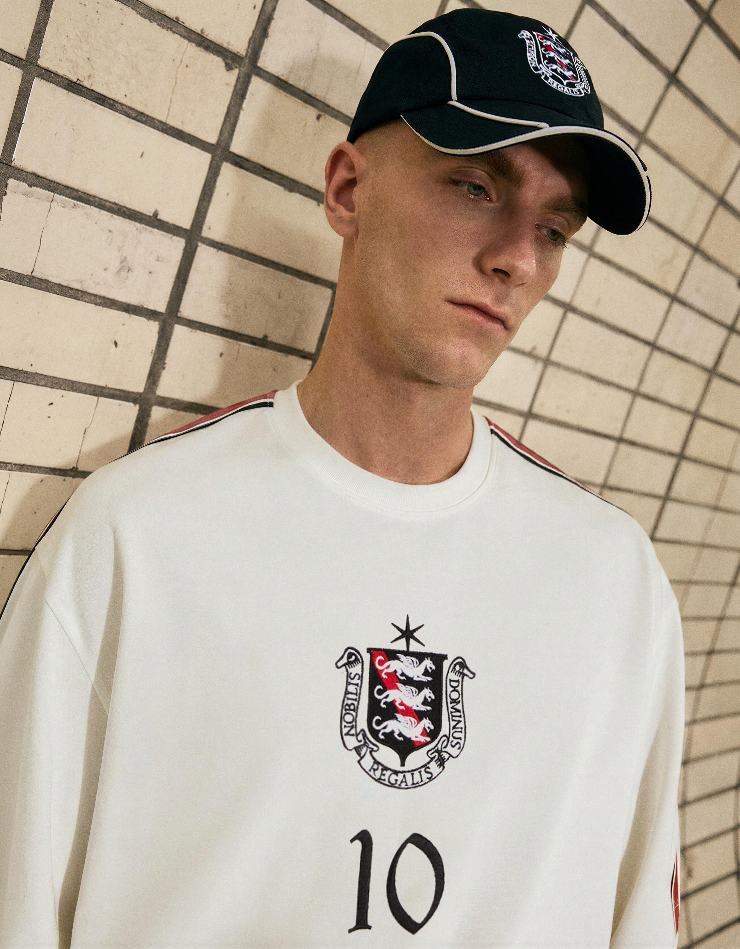 Embroidered cap — Black