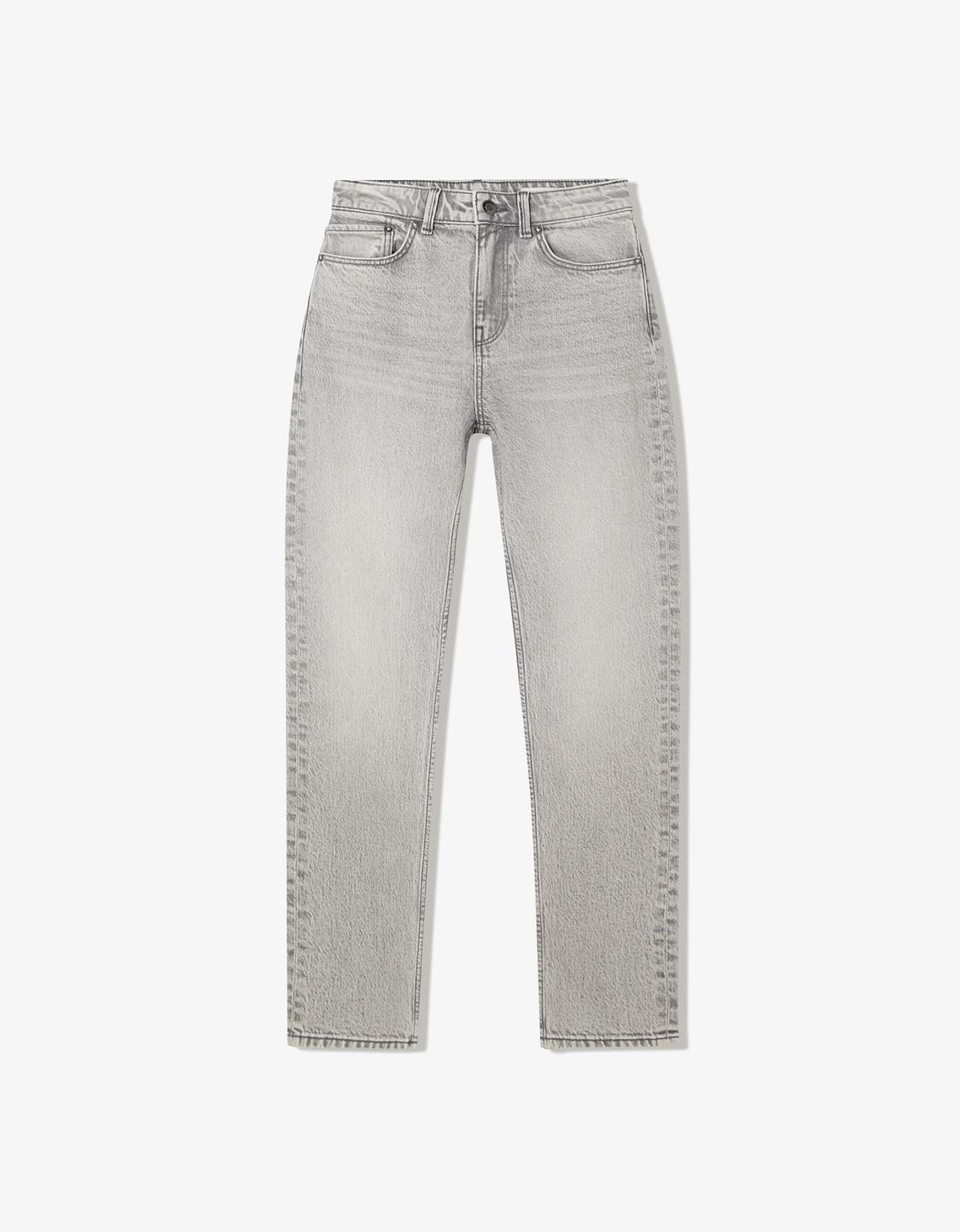 High-waist comfort mom jeans