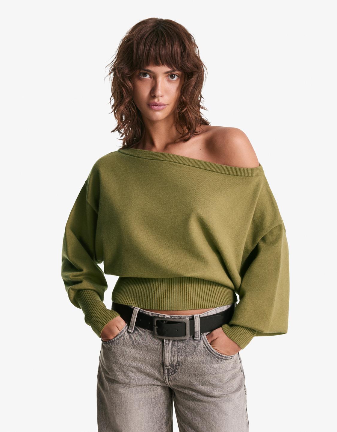 Asymmetric sweater with ribbed hem