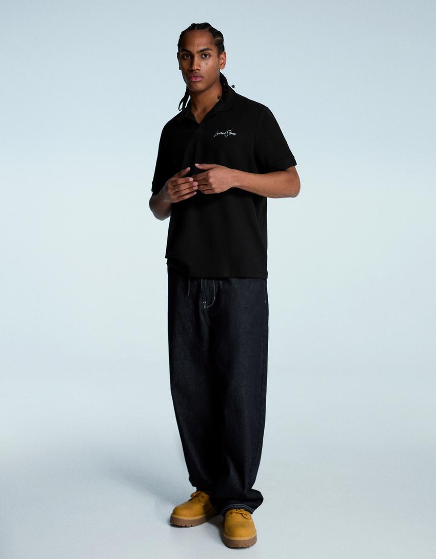 Polo manga corta bordado-Negro