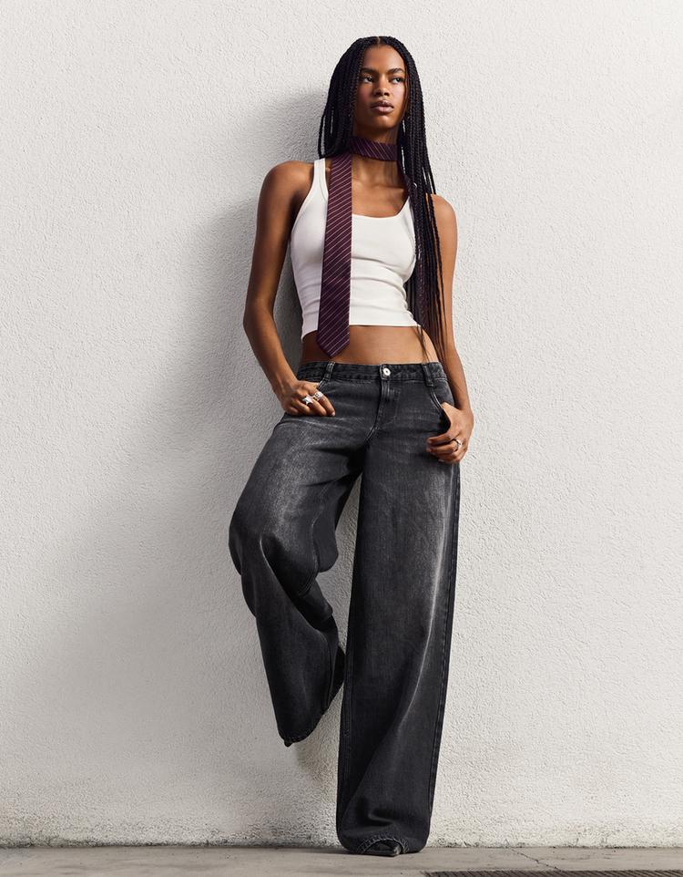 Wide-leg low-waist jeans